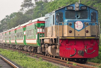 ইঞ্জিন বিকল হয়ে ঢাকা-ময়মনসিংহ রুটে ট্রেন চলাচল বন্ধ