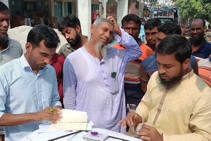 নাটোরে পাচার হওয়ার সময় ৬০ বস্তা সার জব্দ