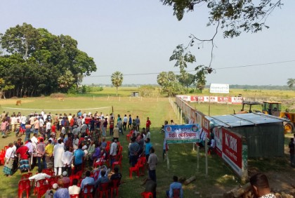 গোপালগঞ্জে খেলার মাঠ দখলের প্রতিবাদে মানববন্ধন