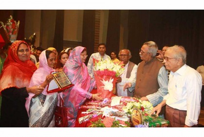 রাজনীতির ৫০ বছর : ফুলেল শুভেচ্ছায় সিক্ত এমপি বাদশা



