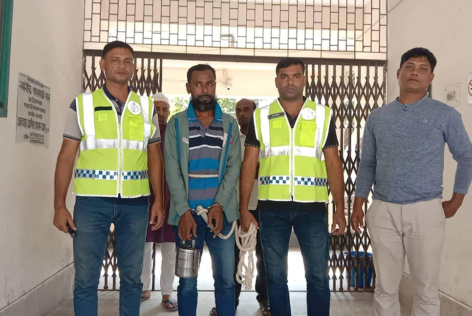 পরিচয় গোপন করে ৯ বছর পলাতক ছিলেন ডাকাতি মামলার আসামি
