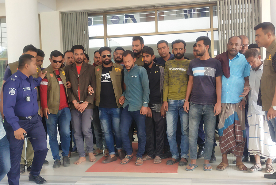 বাগেরহাটে যুবলীগ নেতা ফরিদসহ গ্রেফতার ৯, হত্যায় ব্যবহৃত পিস্তল উদ্ধার
