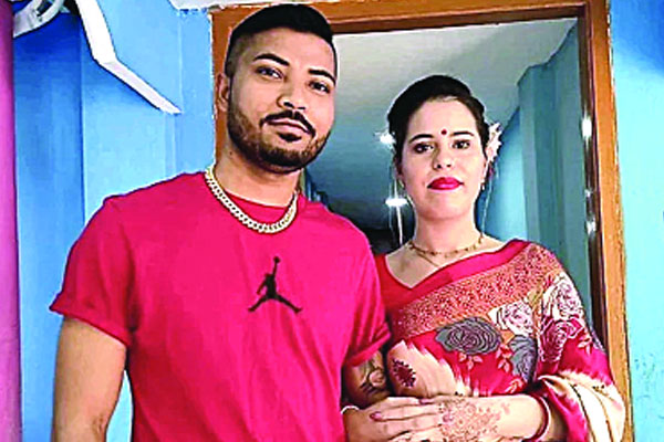 প্রেমের টানে রামুতে ইতালির তরুণী