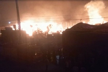 গাজীপুরে ঝুটের গুদামে আগুন

