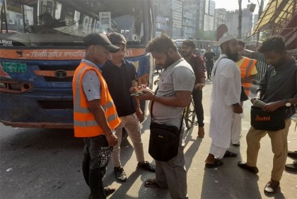 যাত্রী হয়রানি বন্ধে মিরপুরের সব বাসে ই-টিকিট