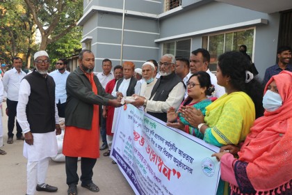 পাবনার ঈশ্বরদীতে সার ও বীজ বিতরণ