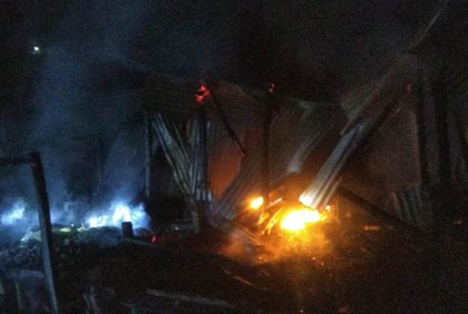 গোপালগঞ্জে অগ্নিকাণ্ডে পুড়ে গেছে ৬টি দোকান