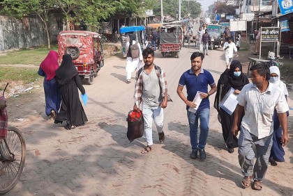 দুই জেলার অটোরিকশা শ্রমিকদের দ্বন্দ্ব, বাধ্য হয়ে হাঁটতে হচ্ছে যাত্রীদের