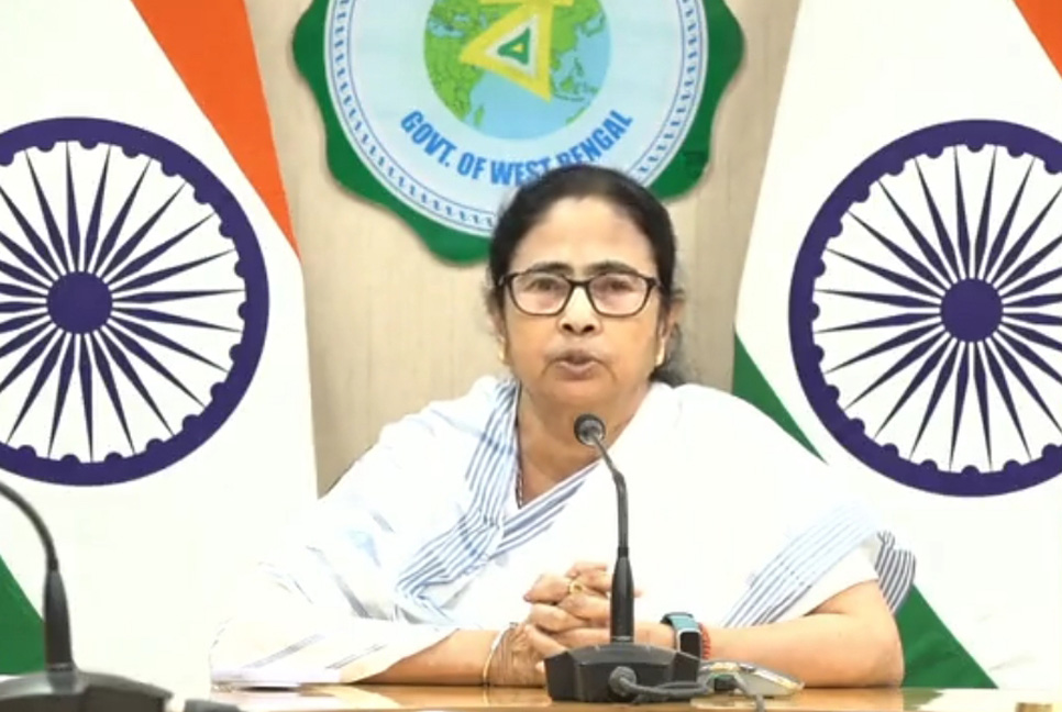 রাষ্ট্রপতিকে নিয়ে অখিলের কুরুচিকর মন্তব্যে ক্ষমা চাইলেন মমতা 

