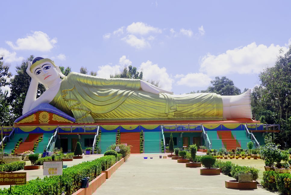 বুদ্ধমূর্তি ঘিরে উৎসবের জোয়ার পাহাড়ে