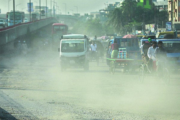 বায়ুদূষণে ফের শীর্ষে ঢাকা