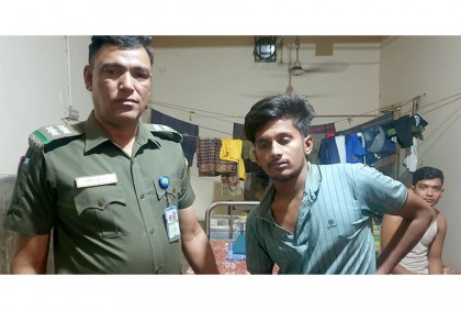 ঢামেক থেকে মোবাইল চুরির অভিযোগে যুবক আটক
