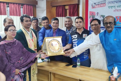 জুজুৎসুতে স্বর্ণপদক জয়ী সুমনকে সংবর্ধনা প্রদান