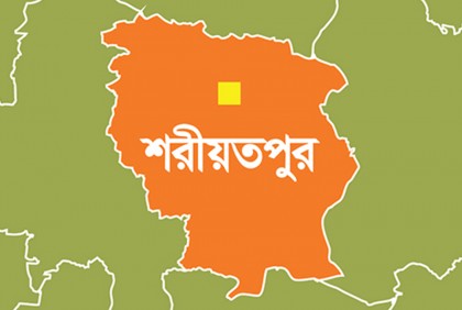 মাছের ঘের থেকে কুমির উদ্ধার 