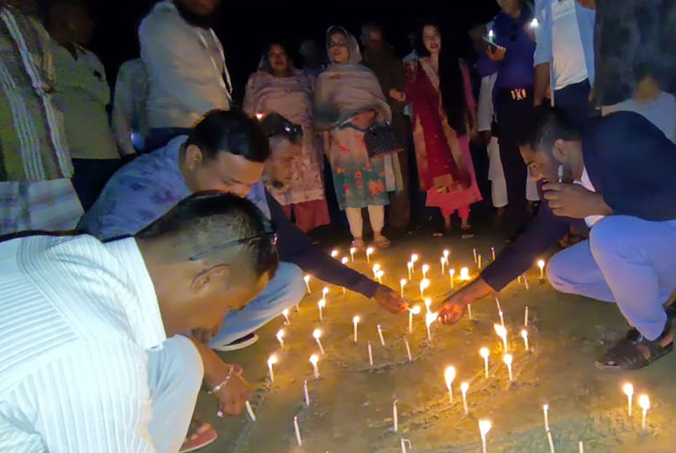 সিডরে নিহতদের স্মরণে কুয়াকাটায় মোমবাতি প্রজ্জ্বলন