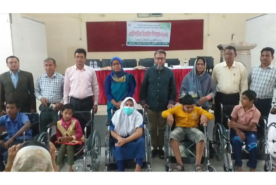 সাতক্ষীরায় প্রতিবন্ধী শিক্ষার্থীদের মাঝে চাহিদা ভিত্তিক এ্যাসিসটিভ ডিভাইস বিতরণ