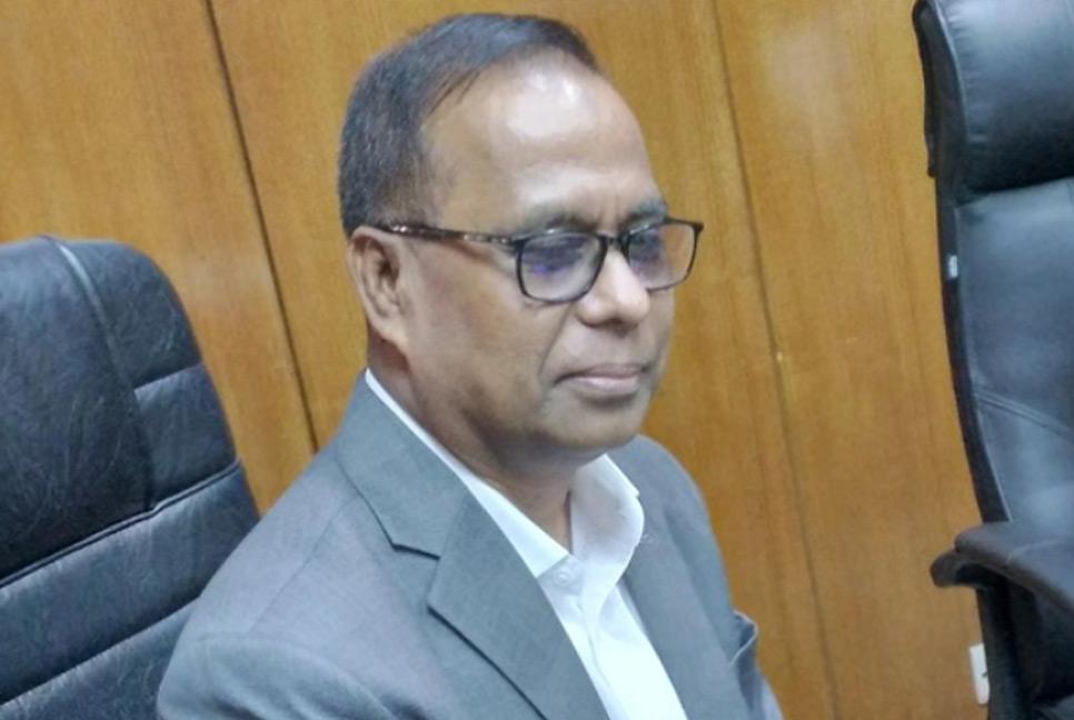 মানুষের হাতে টাকা আছে, সবাই ঘুরতে চায় : তথ্যসচিব