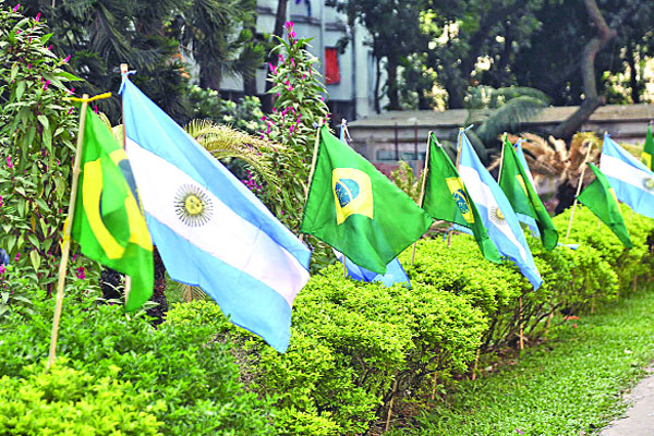 দুয়ারে কড়া নাড়ছে কাতার বিশ্বকাপ