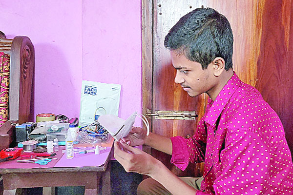 পকেট নেবুলাইজার তৈরি করলেন দশম শ্রেণির রাকেশ