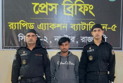স্যান্ডেলের ভিতর ২২০ গ্রাম হেরোইনসহ মাদক ব্যবসায়ী গ্রেফতার