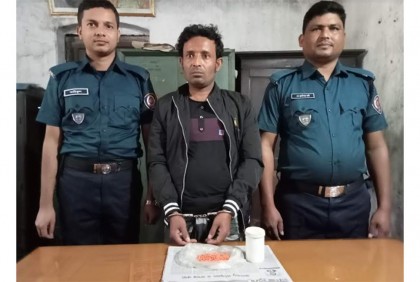 পার্বতীপুরে 
 ইয়াবাসহ যুবক আটক