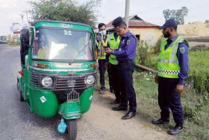 ঢাকা-সিলেট মহাসড়কে থ্রি হুইলার বন্ধে অভিযান