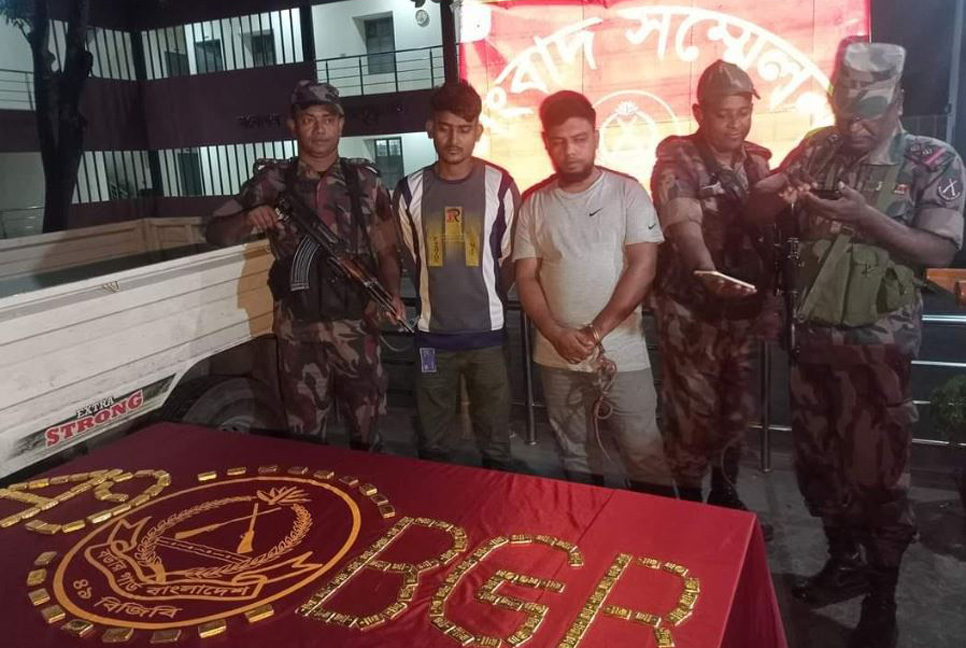 বেনাপোলে ১১২টি স্বর্ণের বারসহ দুইজন আটক
