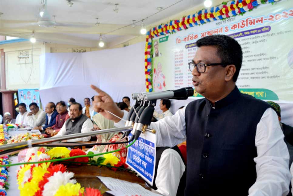 প্রধানমন্ত্রী জনগণের দুয়ারে দুয়ারে যাওয়ার নির্দেশ দিয়েছেন : হুইপ স্বপন 

