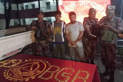 বেনাপোলে ১১২টি স্বর্ণের বারসহ দুইজন আটক
