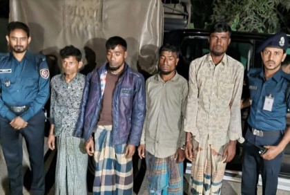 ফুলপুরে গাঁজা ও মদসহ ৪ মাদক কারবারি আটক 
