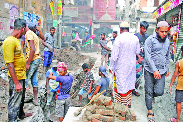 প্রতিনিয়ত ভোগান্তির শিকার হচ্ছে এলাকাবাসী