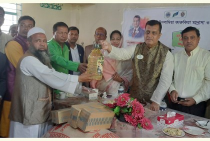 নোয়াখালীতে এতিম শিশুদের জন্য খাদ্যসামগ্রী বিতরণ