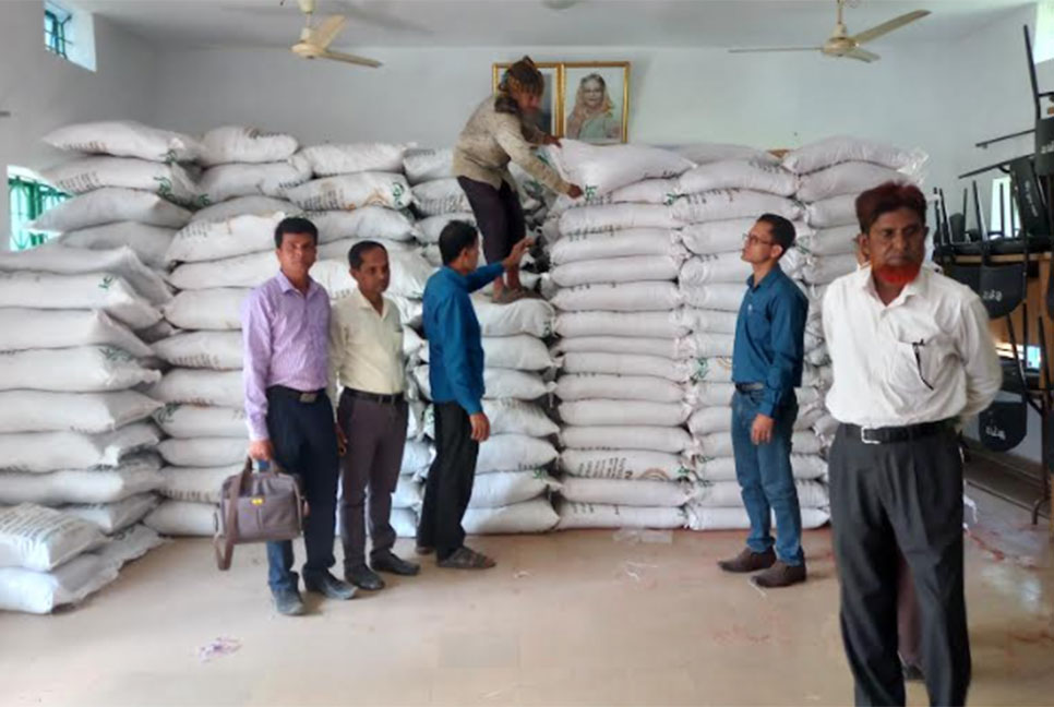 কালিয়াকৈরে বিনামূল্যে বীজ ও সার বিতরণ
