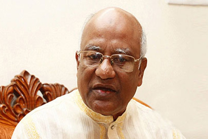 এ সরকার গায়ের জোরে ক্ষমতায় রয়েছে :  মোশাররফ