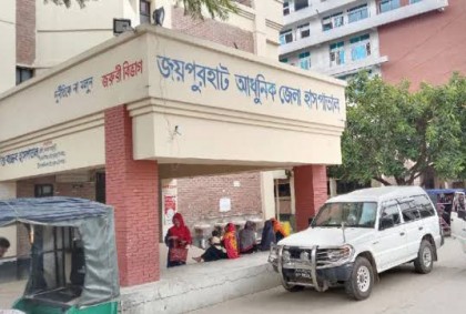 জয়পুরহাটে নিয়ন্ত্রণ হারিয়ে খাদে পড়ে মোটরসাইকেল চালকের মৃত্যু