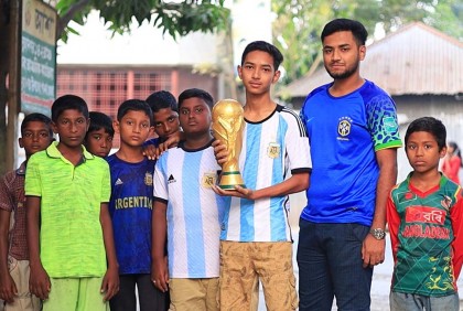 বিশ্বকাপ ট্রফির রেপ্লিকা তৈরি করল স্কুলছাত্র সাকিব!