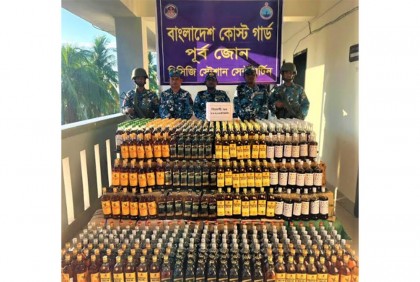 সেন্টমার্টিনে কোস্টগার্ডের অভিযানে বিদেশি মদ জব্দ