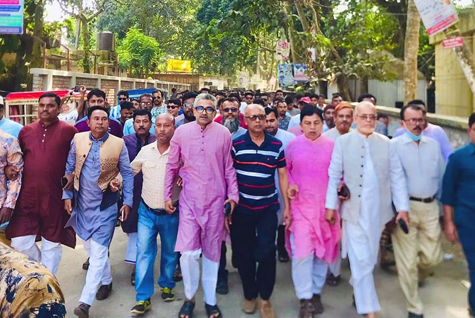 বাঞ্ছারামপুরে বিএনপি-জামায়াতের নৈরাজ্যের বিরুদ্ধে প্রতিবাদ মিছিল