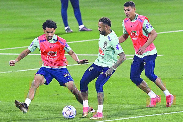 সকালে এসেই বিকালে অনুশীলন নেইমারদের