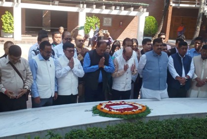 বঙ্গবন্ধুর সমাধিতে আসামের আইনসভার প্রতিনিধিদের শ্রদ্ধা