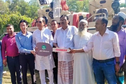 আমতলীতে কৃষকদের মাঝে কৃষি সামগ্রী বিতরণ