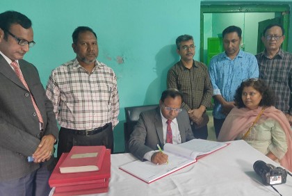 সুচিত্রা সেনের পৈতৃক বাড়ি পরিদর্শনে ভারতের সহকারী হাইকমিশনার