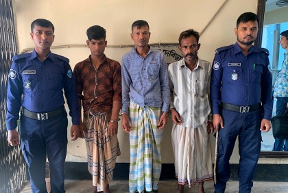 কার্ভাডভ্যান ছিনতাই, আটক ৩