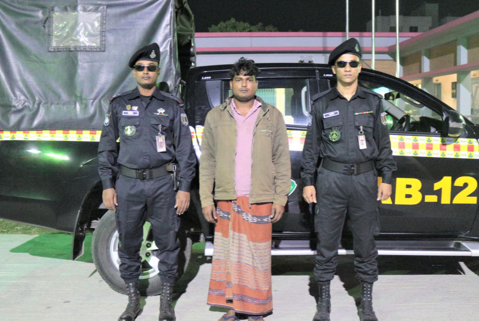 সিরাজগঞ্জে ১০০ গ্রাম হেরোইনসহ মাদক-কারবারি আটক


