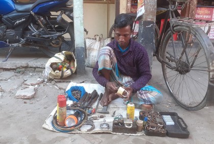 হারিয়ে যাচ্ছে চাবি তৈরির কারিগর
