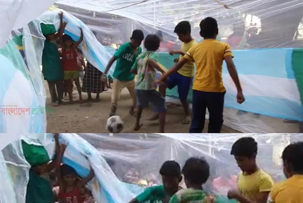 ডেঙ্গু থেকে বাঁচতে মশারির ভিতর ফুটবল!