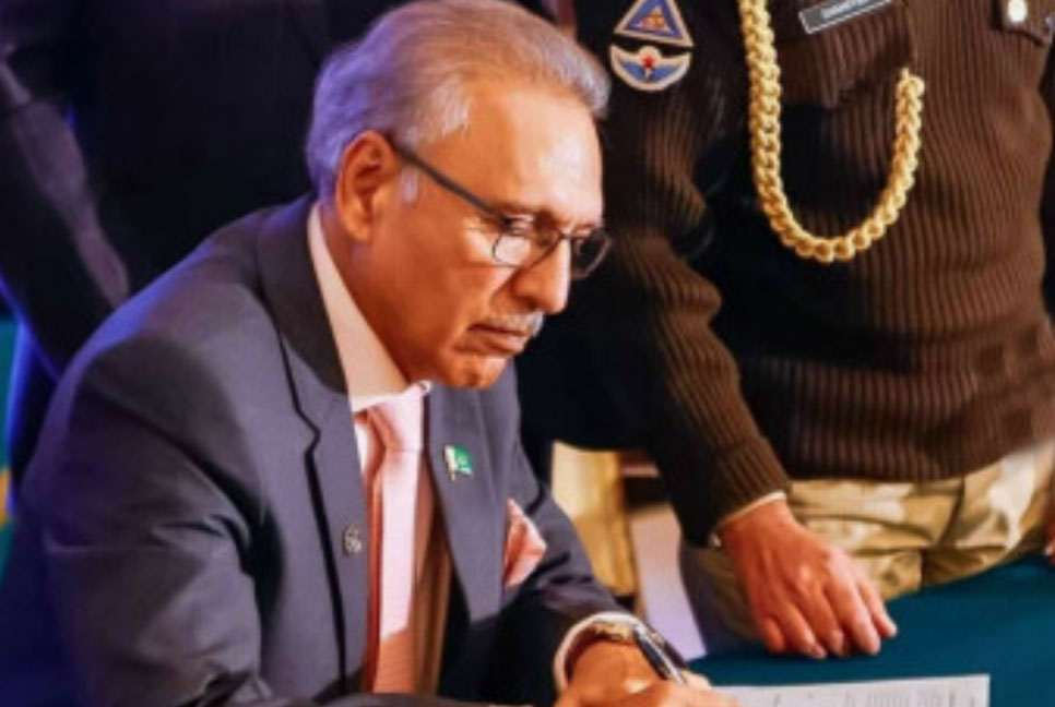 পাকিস্তানের নতুন সেনাপ্রধান নিয়োগে প্রেসিডেন্ট আলভির অনুমোদন