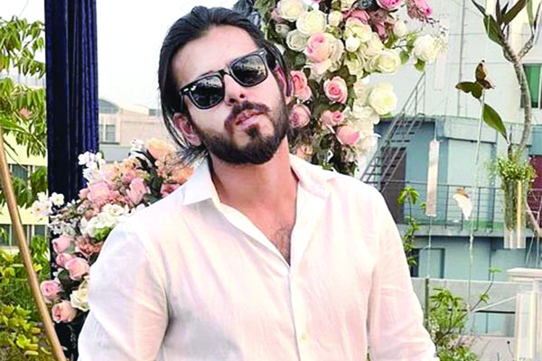 ক্লাব হোলাগো স্টুডিও নিয়ে