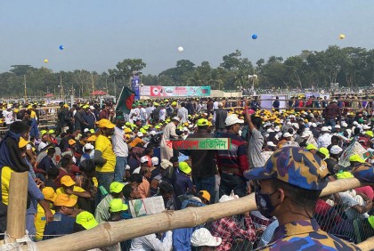প্রধানমন্ত্রীর জনসভা: কানায় কানায় পূর্ণ স্টেডিয়াম মাঠ