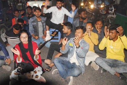 বরিশালে ছাত্রদলের বিক্ষোভ, সড়ক অবরোধ